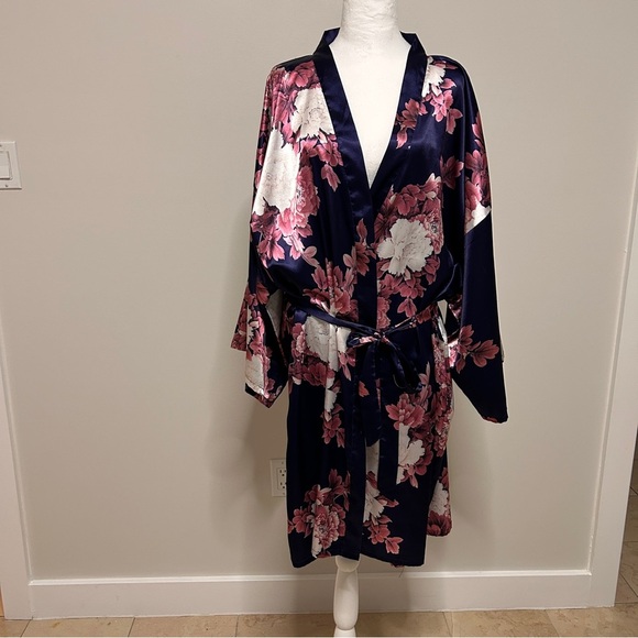 Unbranded Bridesmaid women’s X-Large or 1X Satin Feel robe Wedding Party - Picture 4 of 7
